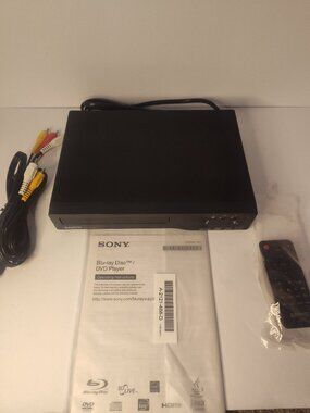 NEW Sanyo FWDP105F DVD Player DVD w remote and av cables